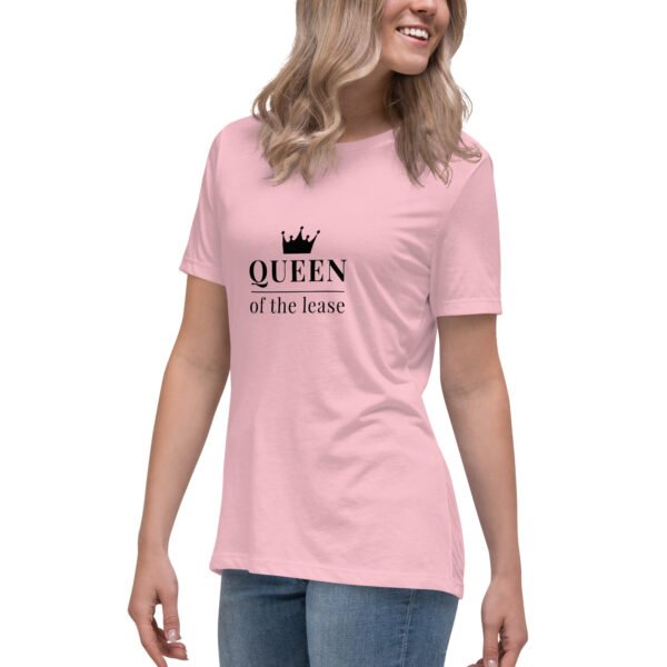 Women's Relaxed T-Shirt Queen - Image 13